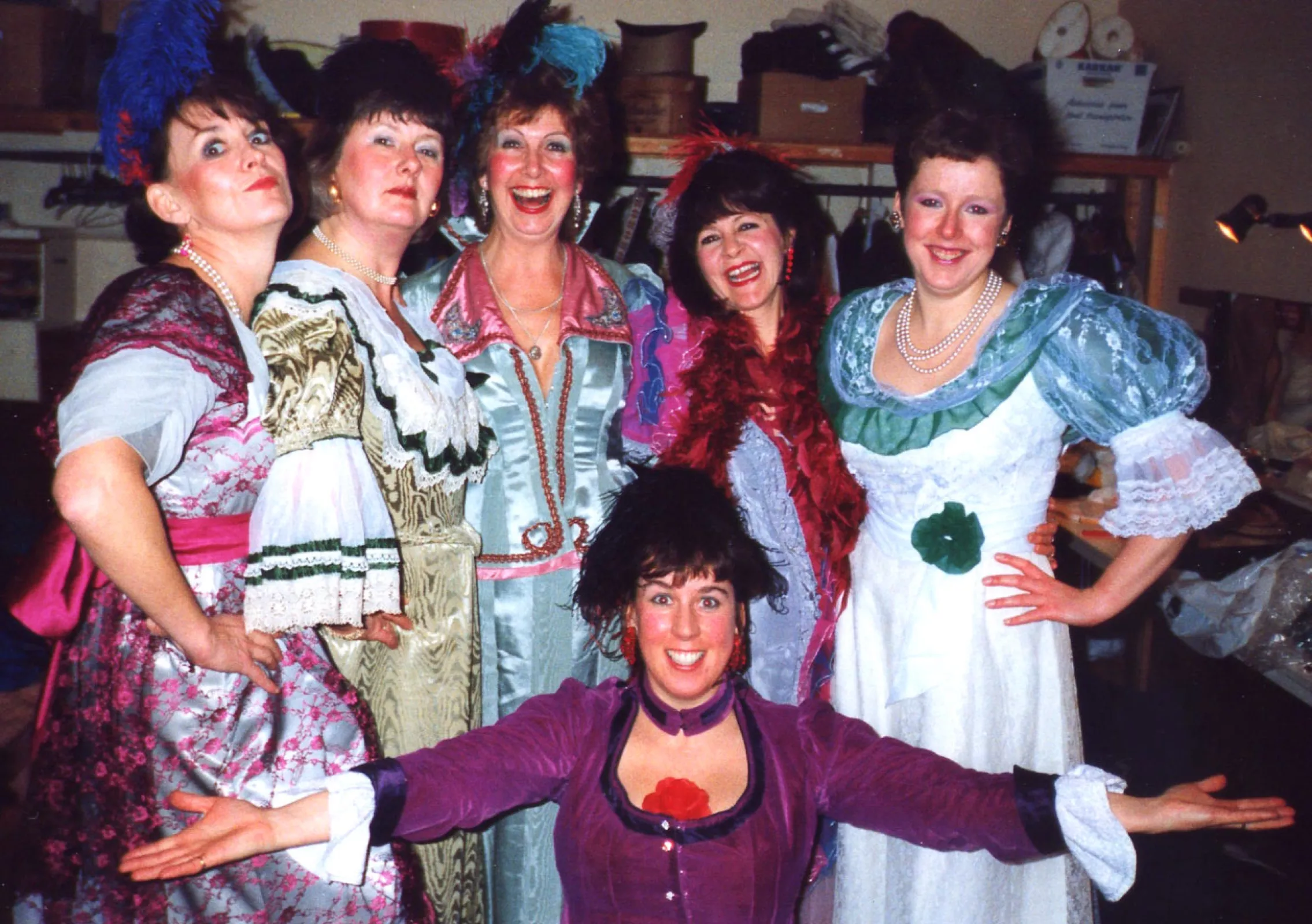 1987-10 Heydays (revue) 01